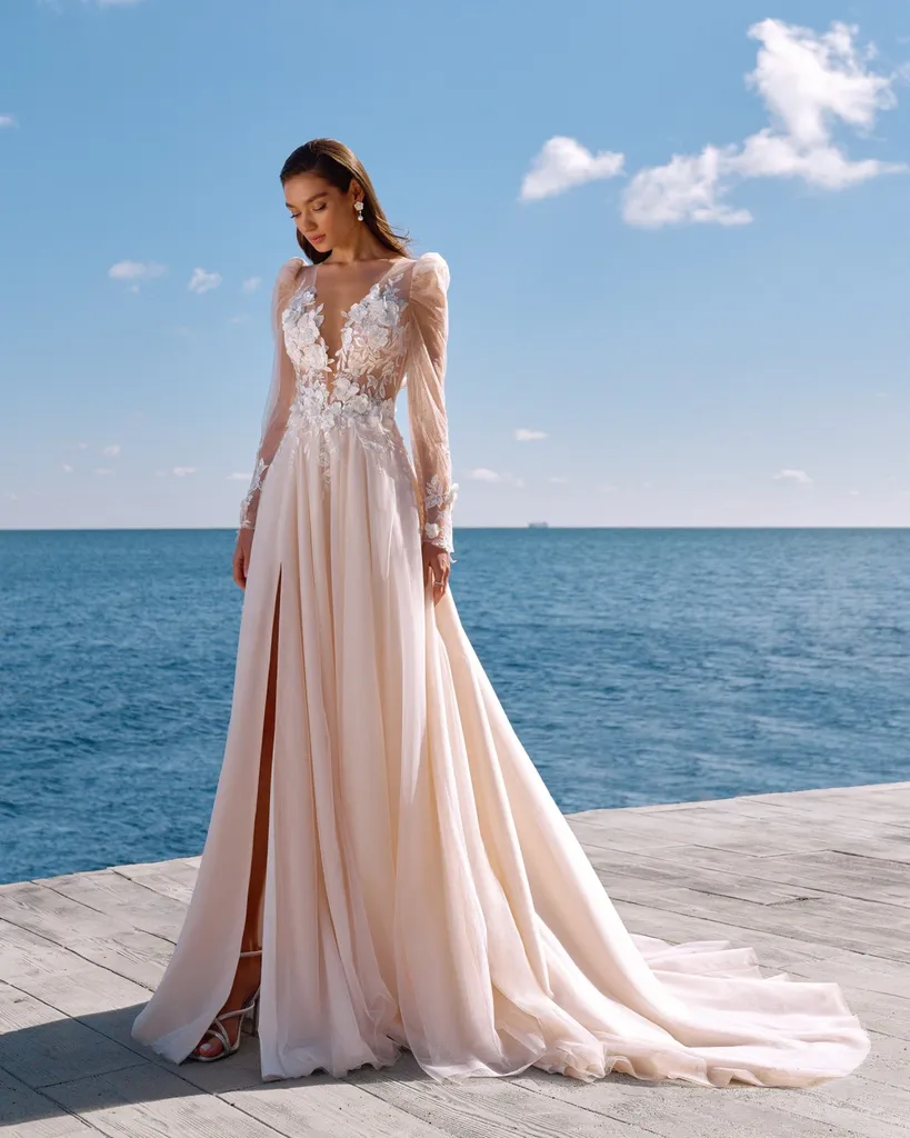 robe de mariée boheme manches lonbgues fleurs 3 D