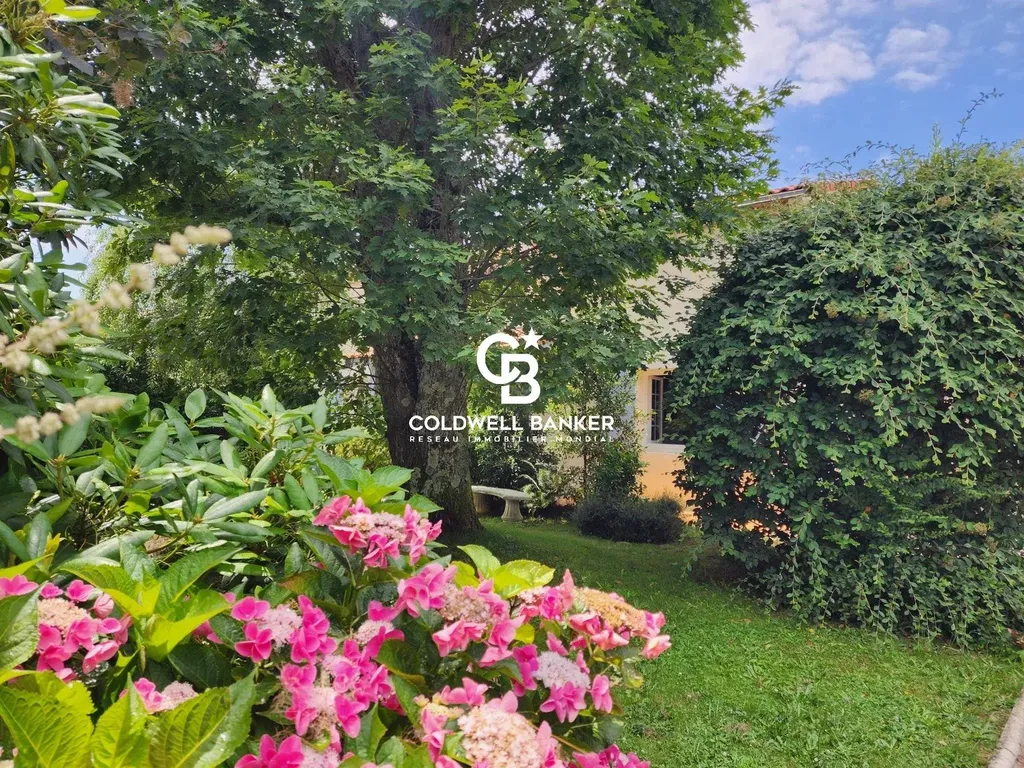 Maison à vendre à Mérignac - maison familiale avec piscine, 4 chambres, jardin arboré et proche tram
