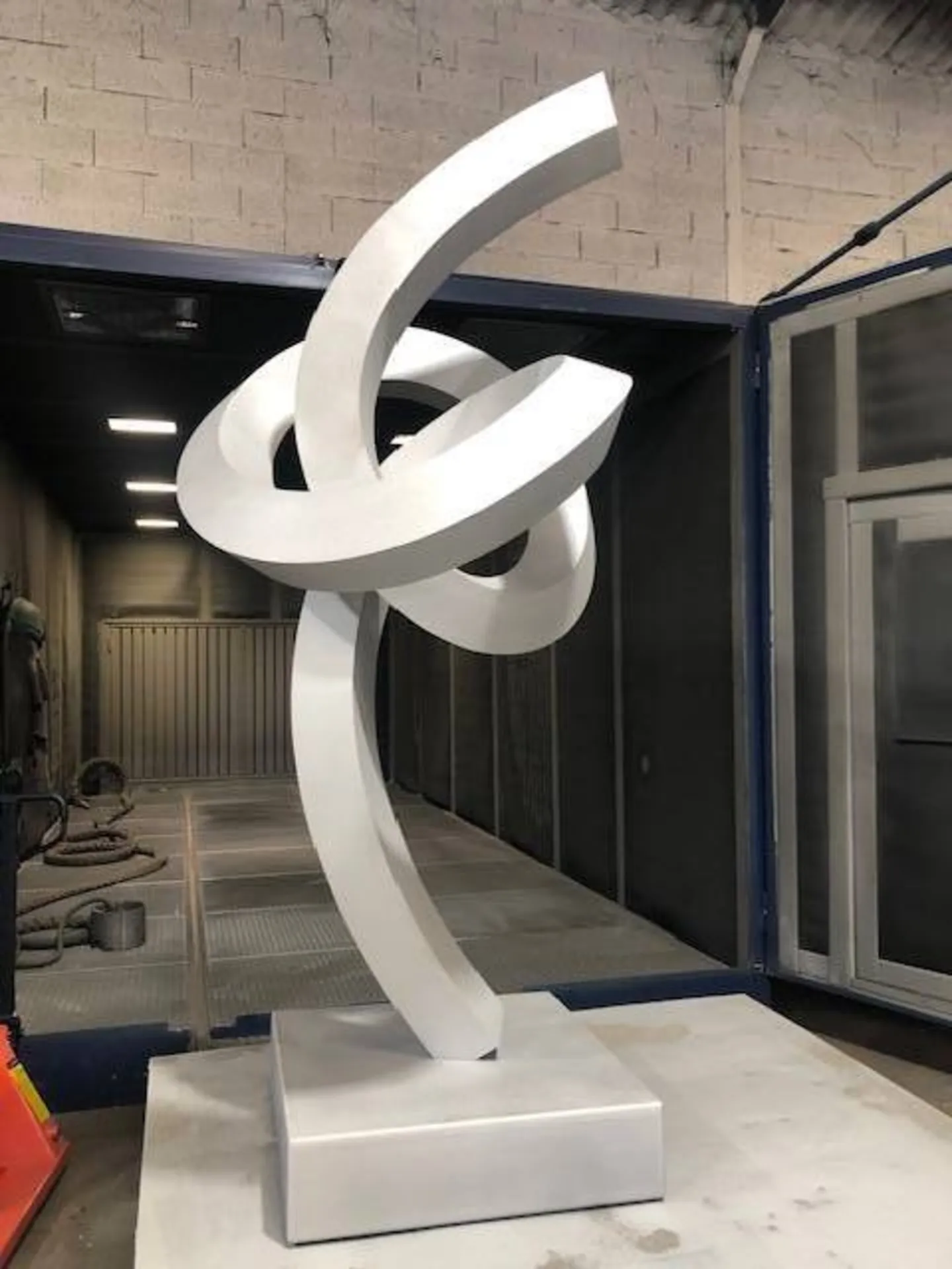 grenaillage d'une structure métallique - objet design