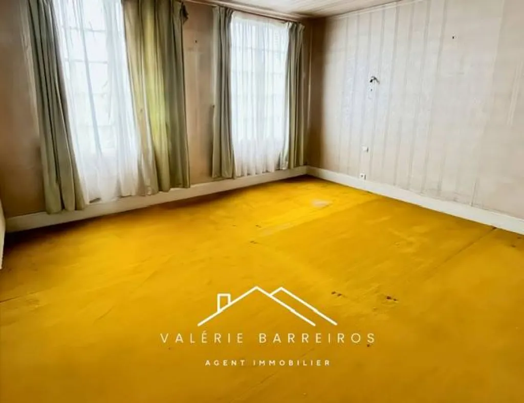 A vendre maison de 100 m² habitables édifiée sur 216 m² de terrain sur la commune de CAUDEBEC LES ELBEUF 76320