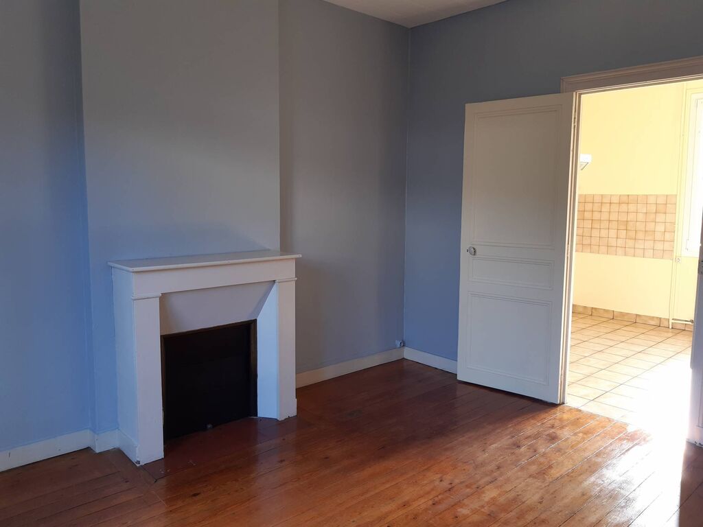 A vendre, maison centre ville de lisieux avec cheminée