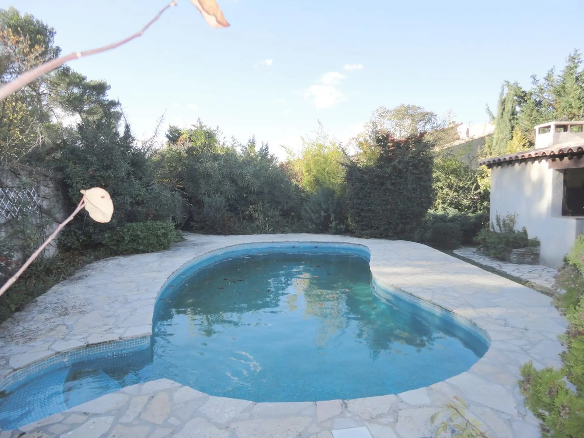 Maison avec piscine et terrain plat à vendre Roquefort la Bédoule