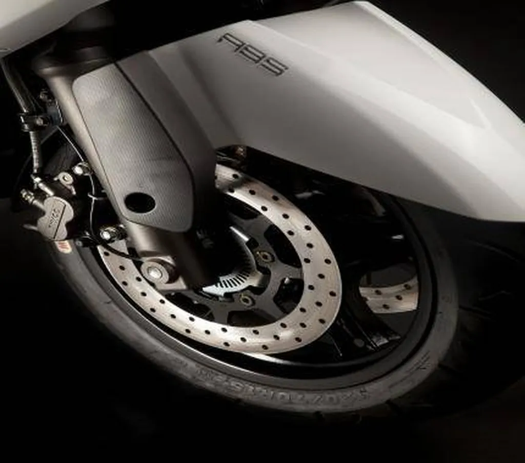 MAXI SCOOTER KYMCO MYROAD 700i 