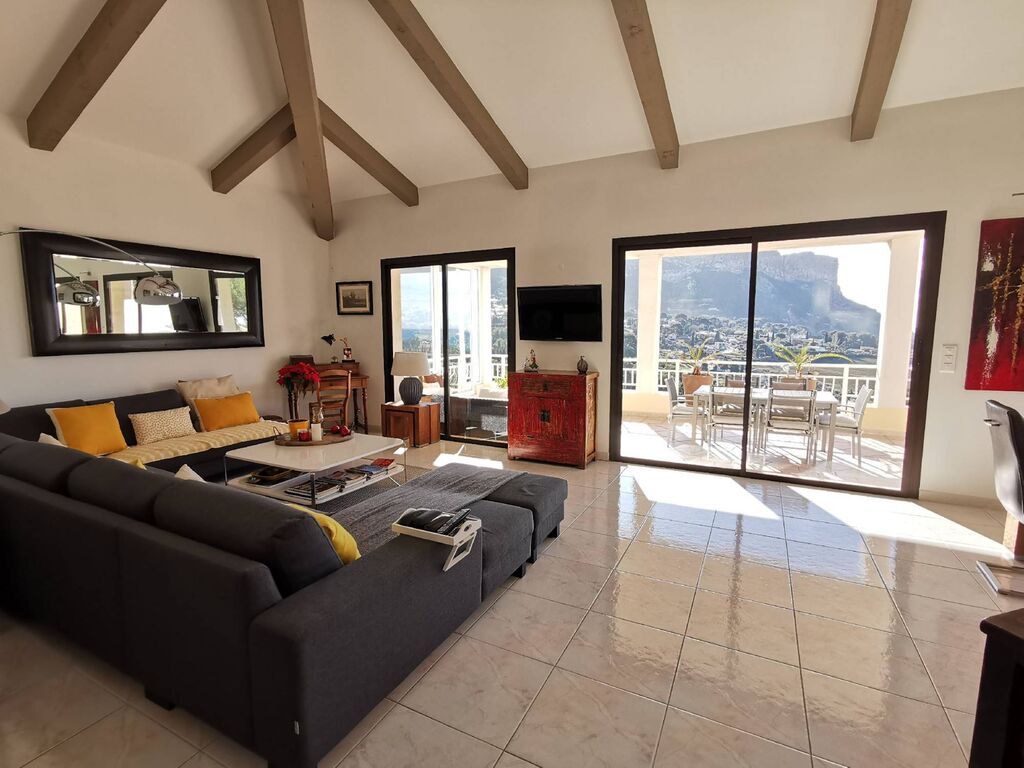 A vendre maison familiale Cassis bénéficiant d'une vue mer et Cap Canaille