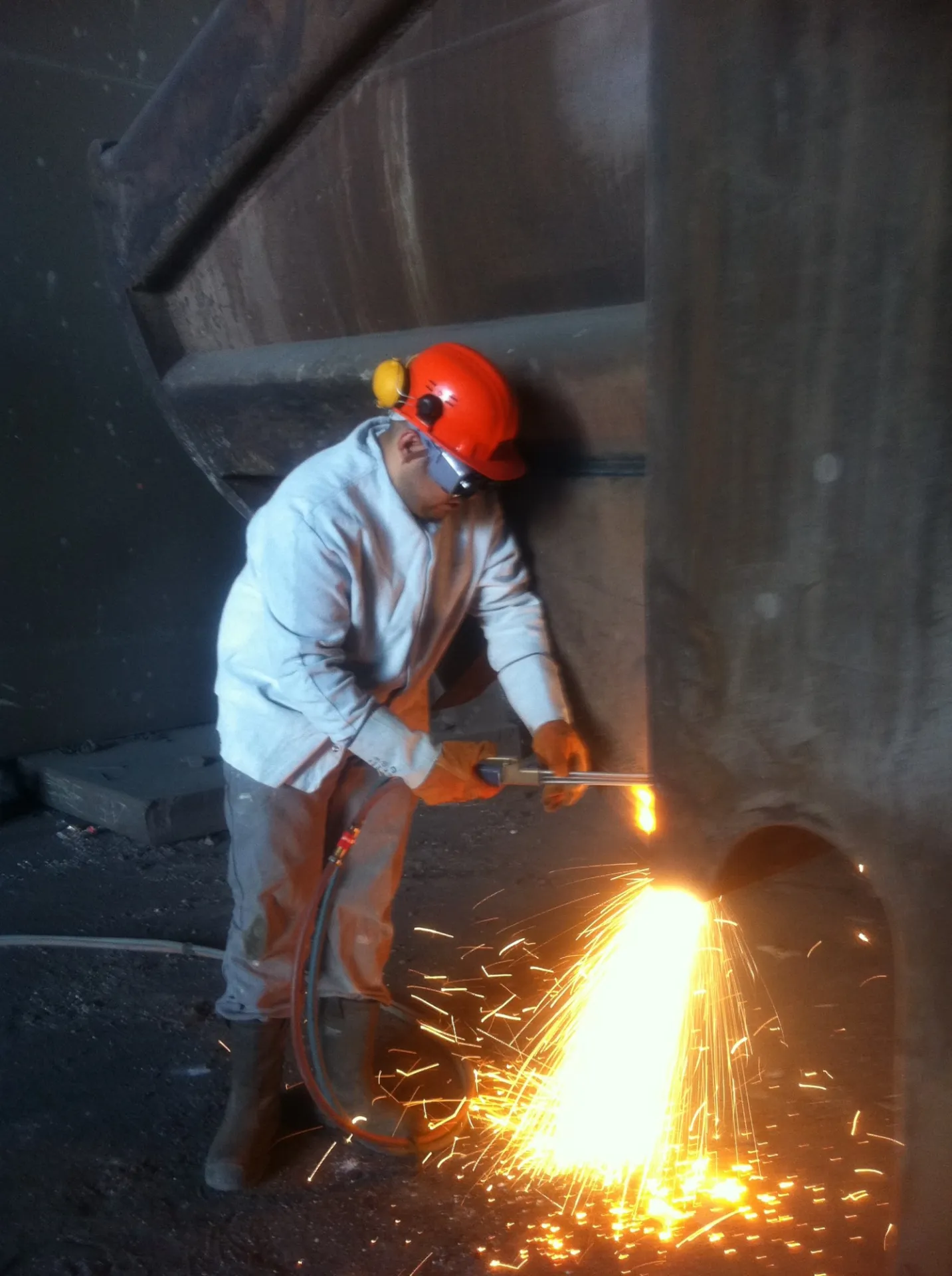 TRAVAUX DE MAINTENANCE INDUSTRIELLE REPARATION TRAVAUX SUR ARRET D'UNITE SUR SITE FOS SUR MER VITROLLES