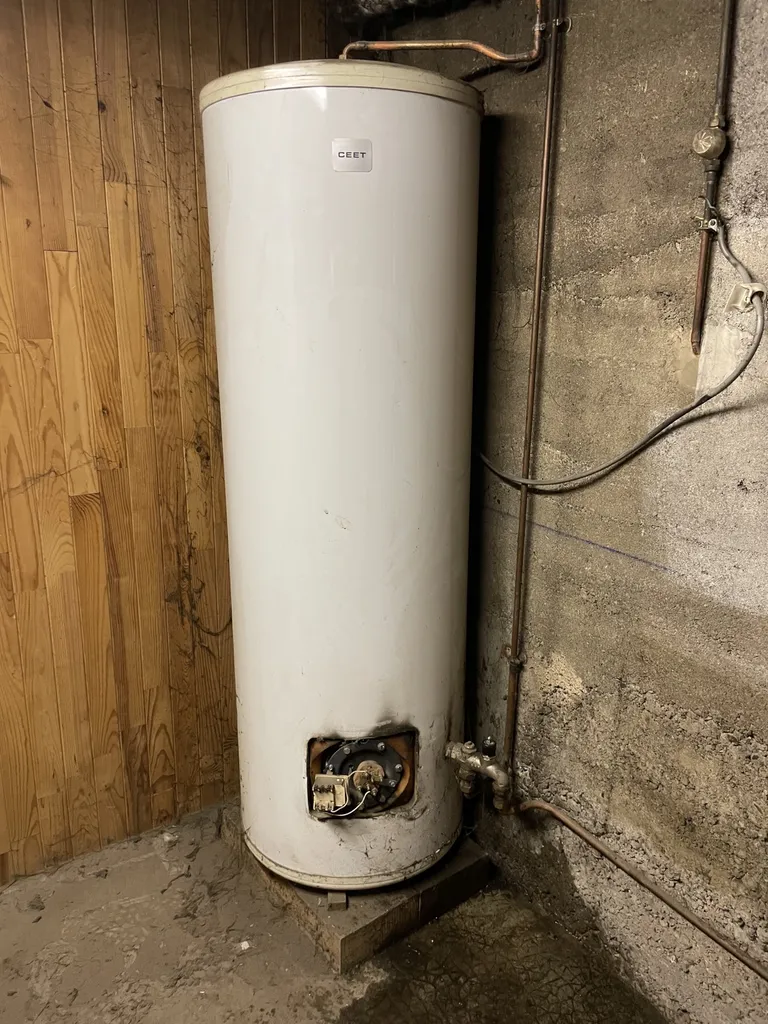 a la recherche d’un plombier sérieux sur Marcy l’étoile proche de Grézieu la Varenne pour une intervention urgente de plomberie, fuite d’eau chauffe-eau électrique qui ne chauffe plus (ballon d’eau chaude percé, cumulus percé qui fuit)