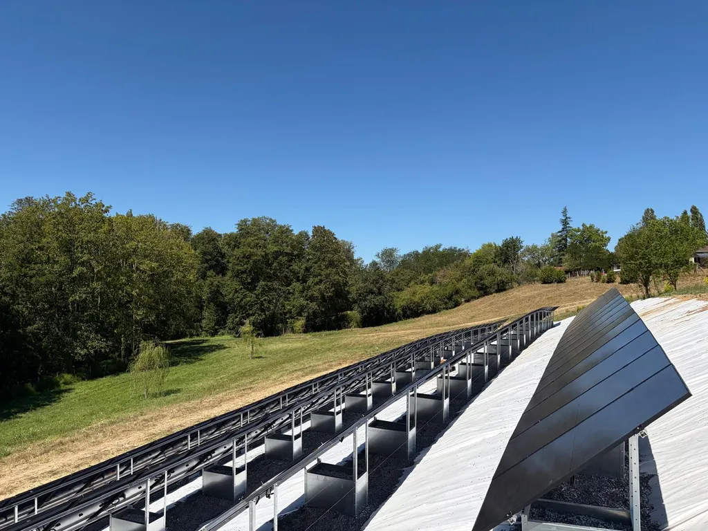 Rénovation de l’étanchéité d’une toiture agricole avant une installation photovoltaïque de 72 kWc à Camblanes-et-Meynac en Gironde