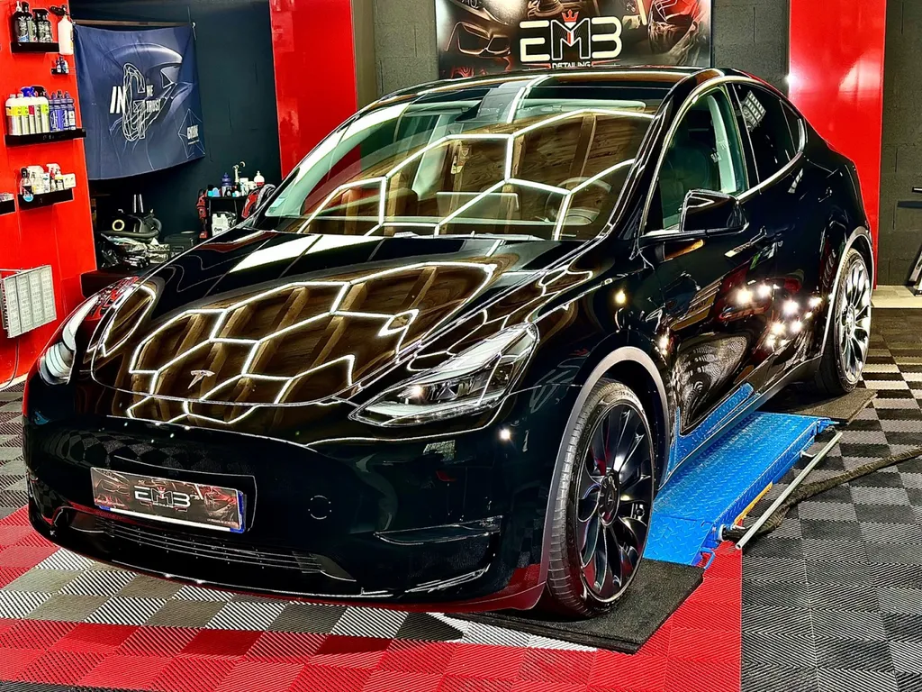 Protection carrosserie PPF Lyon plus traitement céramique carrosserie Tesla model Y Perf 