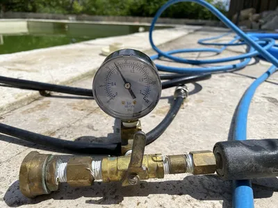 Exemple d'intervention spécialisée pour trouver une fuite sur piscine sans destruction à Libourne dans le 33