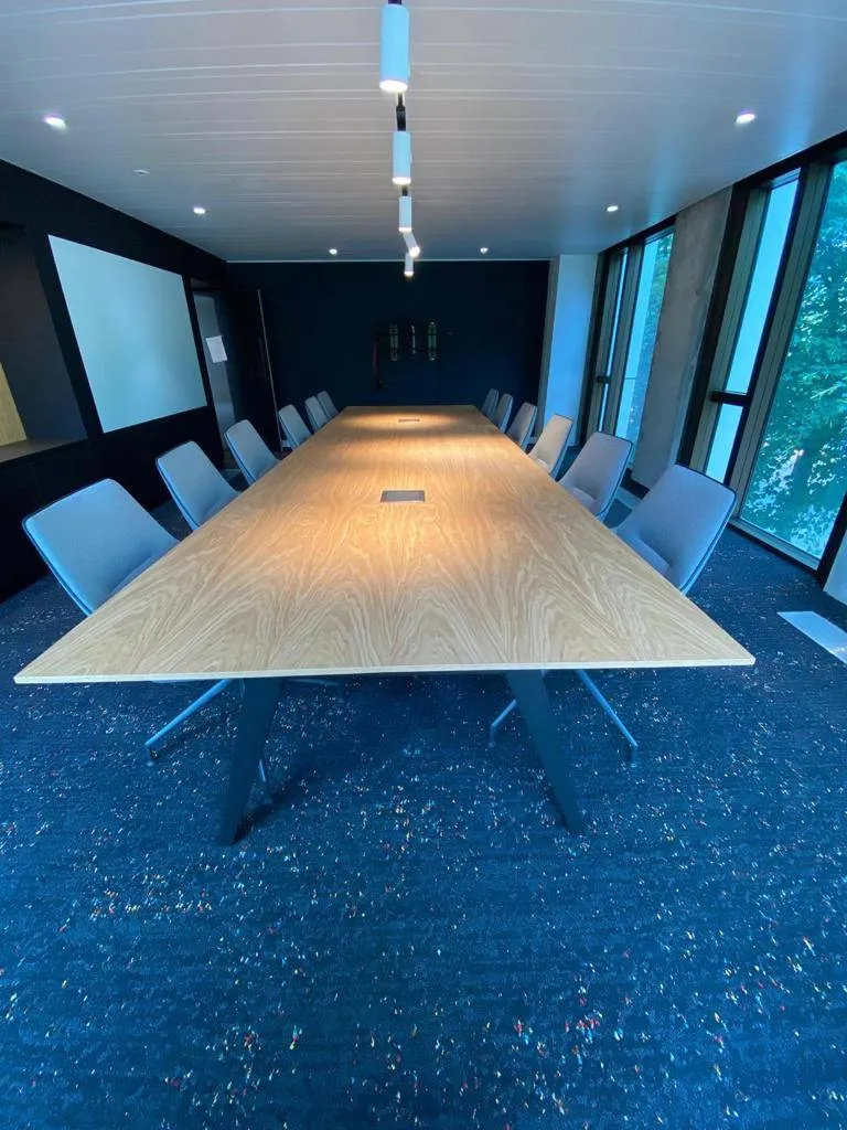 Tables de réunion livrée à LEVALLOIS-PERRET (92300)