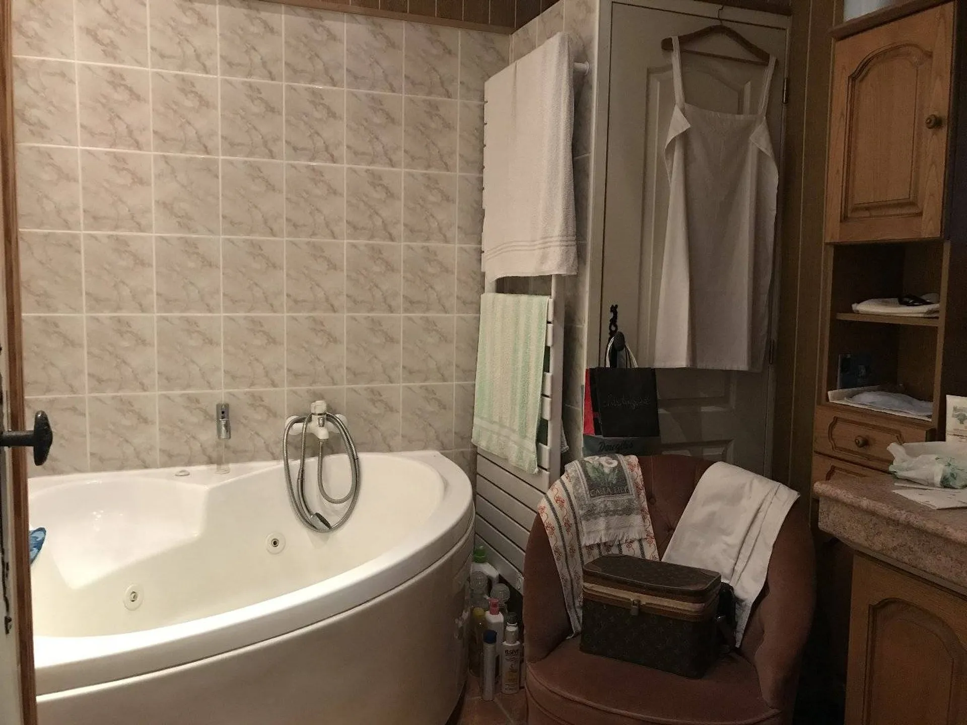 A vendre maison de caractère au cœur de la commune de Arques la Bataille offrant 3 chambres