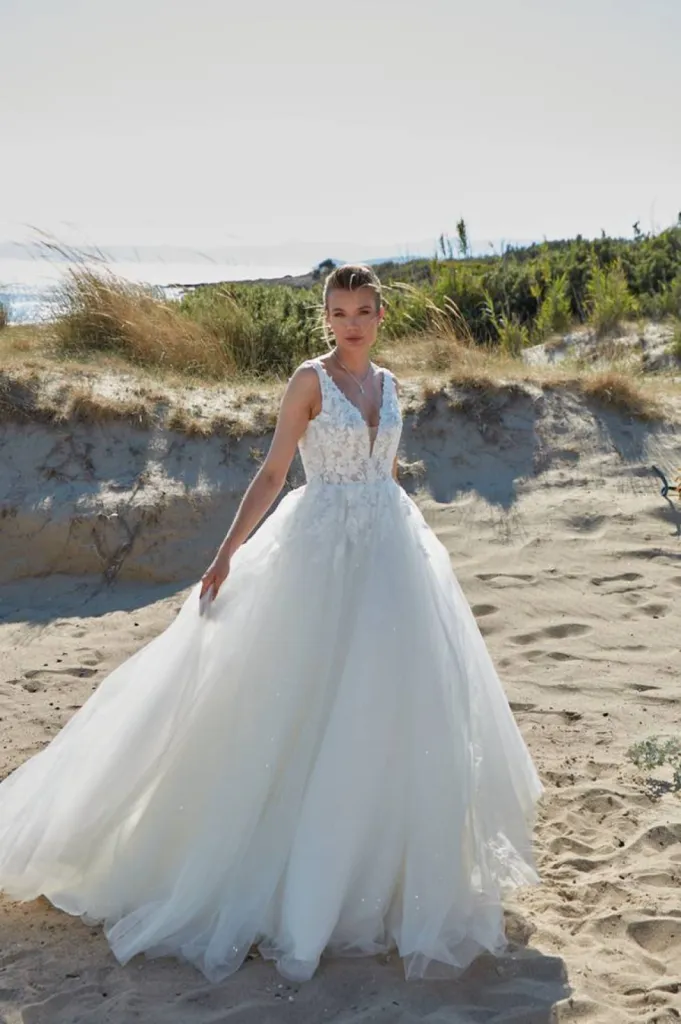 Robe de mariée 22319 marque Bella by Églantine sur marseille proche Toulon et Bandol dans le Var.