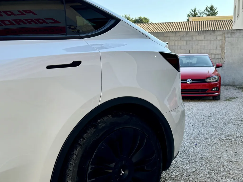 Réparation Tesla Model Y - Expertise et Savoir-Faire de Platinum Carrosserie à Carnoux-en-Provence proche de Marseille, La Ciotat, Cassis et aubagne