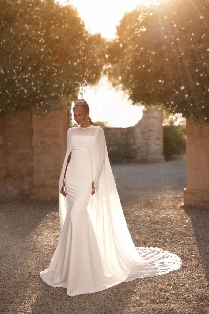 Robe de mariée sirène en satin à Marseille centre-ville
