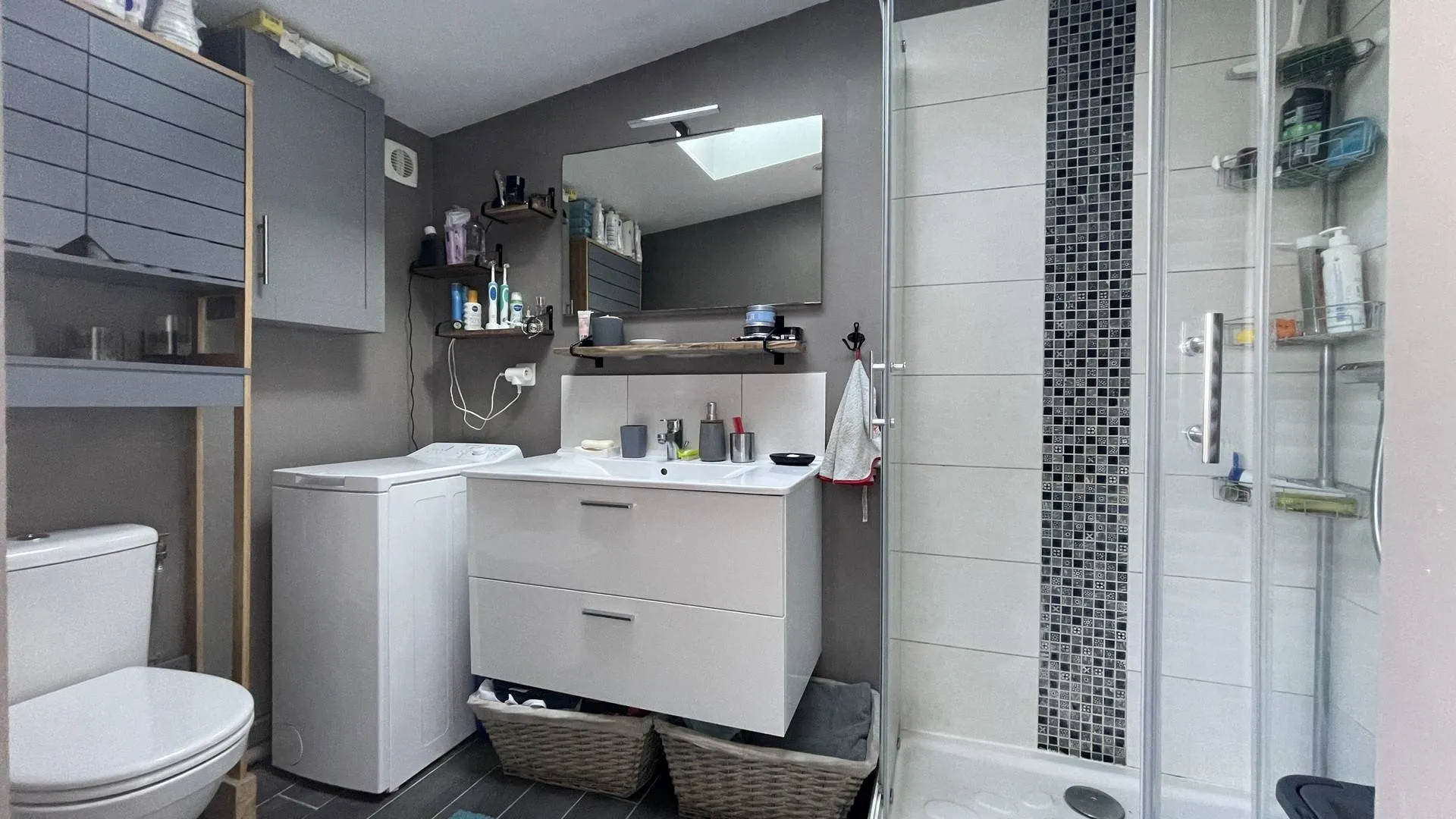 Longère mitoyenne située à Hautot-sur-Mer, d’une superficie habitable d’environ 73 m² et d’environ 91 m² au sol, bâtie sur son terrain de 711 m², Seine Maritime 76.