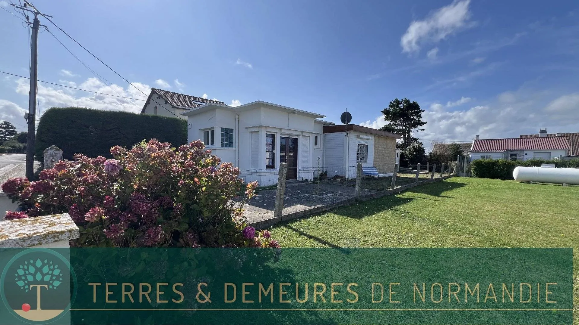 Maison de plage 46m² avec 2 chambres, pièce de vie et cuisine ouverte, cabanon 15m², vue mer et emplacement privilégié à Criel-sur-Mer 76910, proche plage.