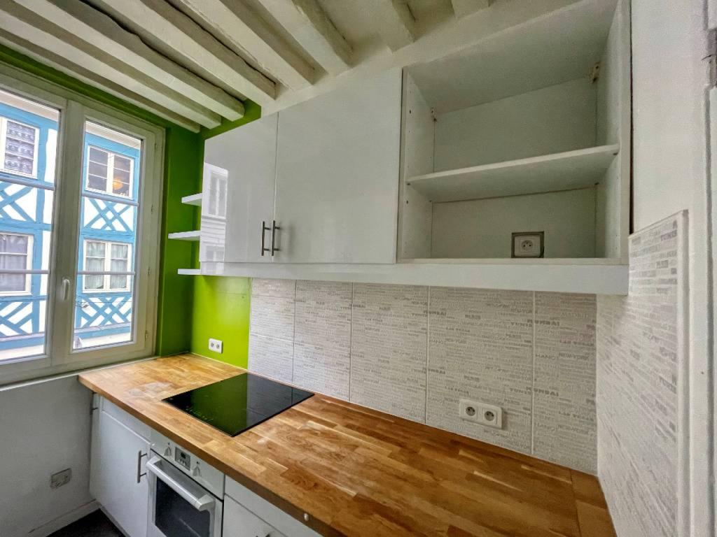 cuisine équipée et aménagée, confortable, lumineuse