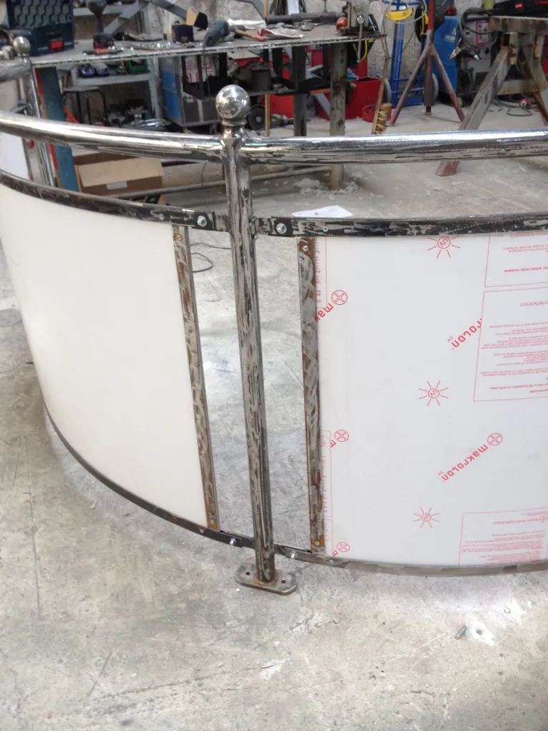 REALISATION ET MISE EN PLACE DE GARDE CORPS CYLINDRIQUES CINTRE MARSEILLE REGION PACA