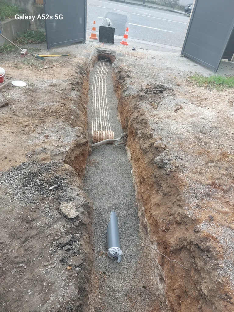 Réalisation d'un assainissement tout à l'égout sur Marseille dans les Bouches-du-Rhône. 