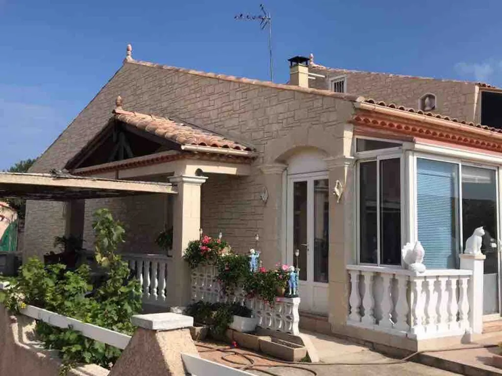  maison contemporaine avec façade en pierre à Marseillan 