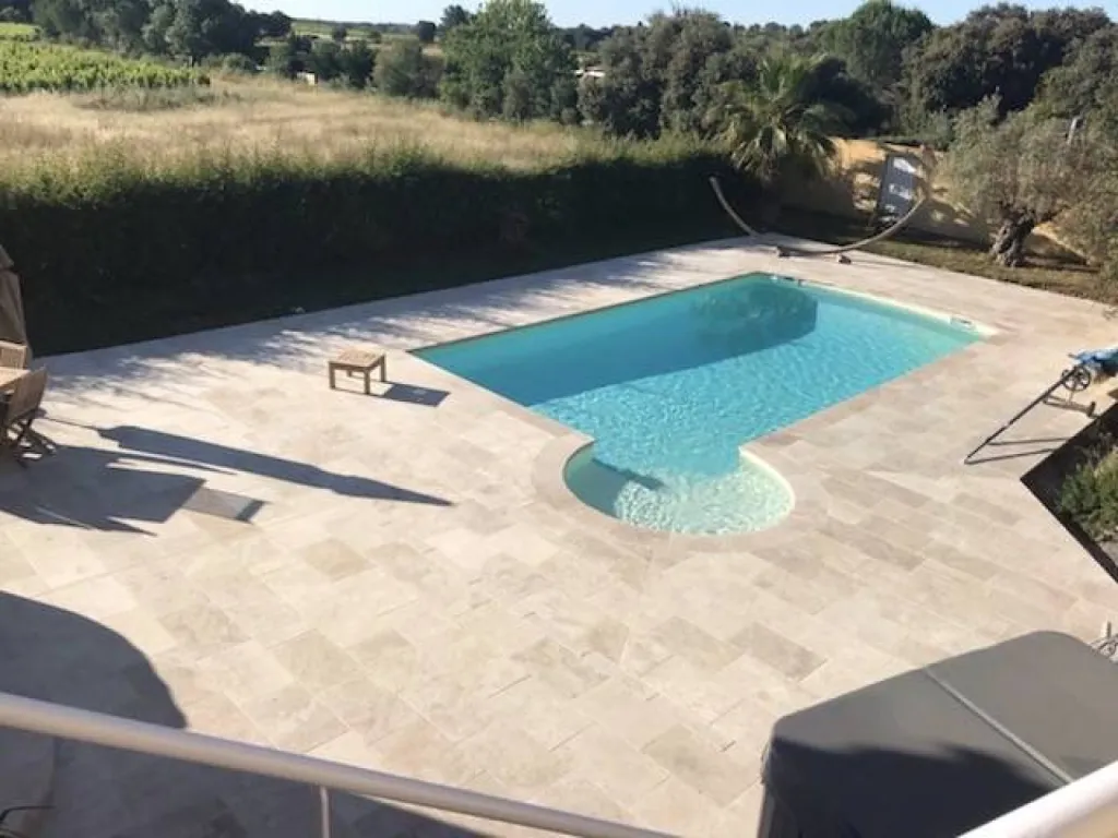 Travertin extérieur Périgord, Dordogne entre Périgueux et Bergerac et Bordeaux et Toulouse