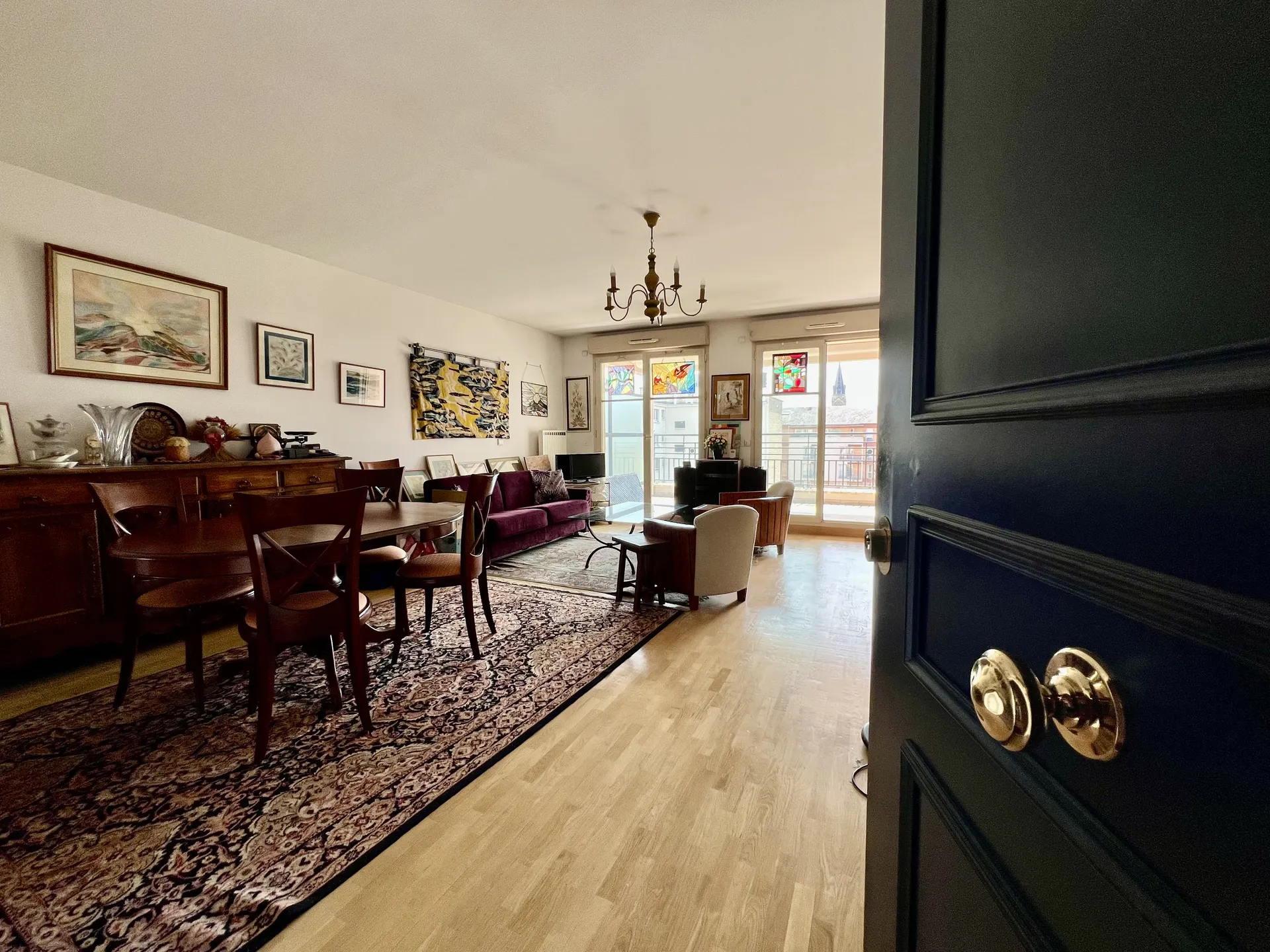 A vendre appartement centre du Vésinet avec 2 chambres climatisation une jolie terrasse sans vis à vis parking double en sous sol et ascenseur