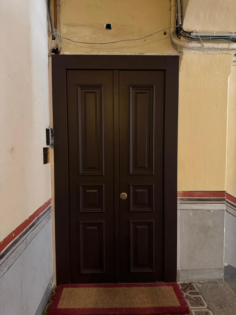 Porte blindée Silvelox Sikura double vantaux 6 cassettes pour un cabinet médical à Ajaccio : sécurité RC4, isolation sonore et contrôle d'accès Rozoh intégré