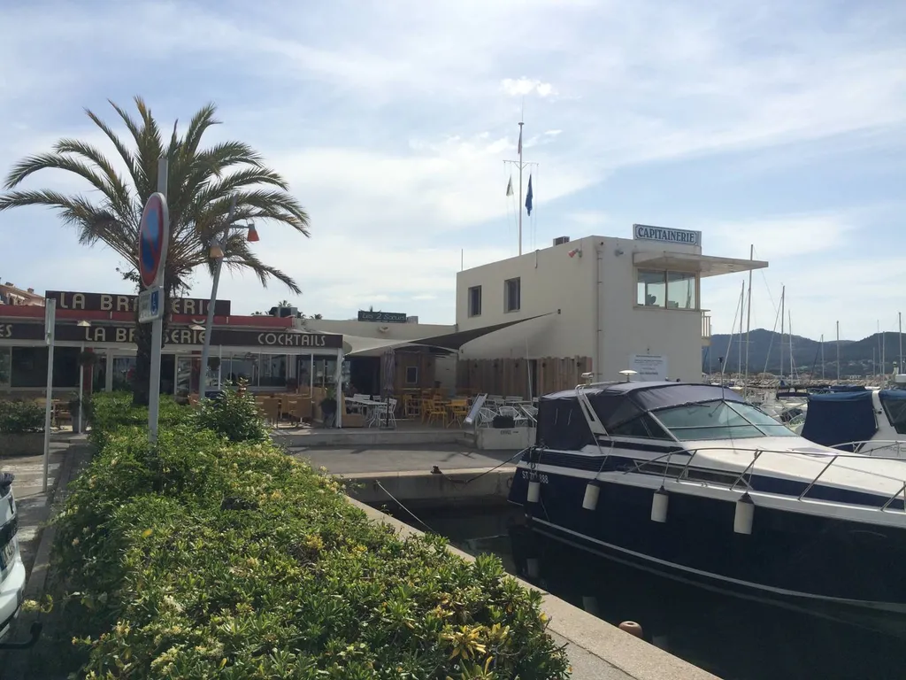 Voile d'ombrage restaurant Saint-Cyr-sur-Mer Var 