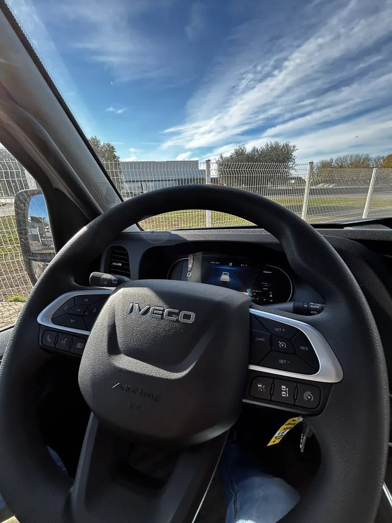 IVECO DAILY 35C16 HI MATIC CAISSE ISOLEE