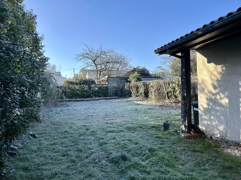 ACHETER UNE  MAISON EN PLEIN CENTRE DE CENON 67 M2 DE PLAIND-PIED DE TYPE 3 SUR TERRAIN ARBORÉ DE 410M2 A RENOVER