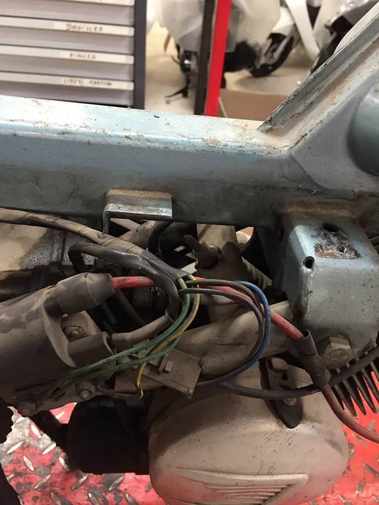 RESTAURATION PEUGEOT 103 MVL