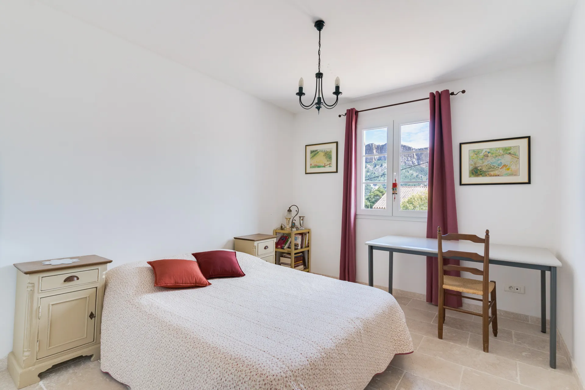 Vente maison Cassis au cœur du village au calme absolu avec piscine, garage et vue sur le Cap Canaille
