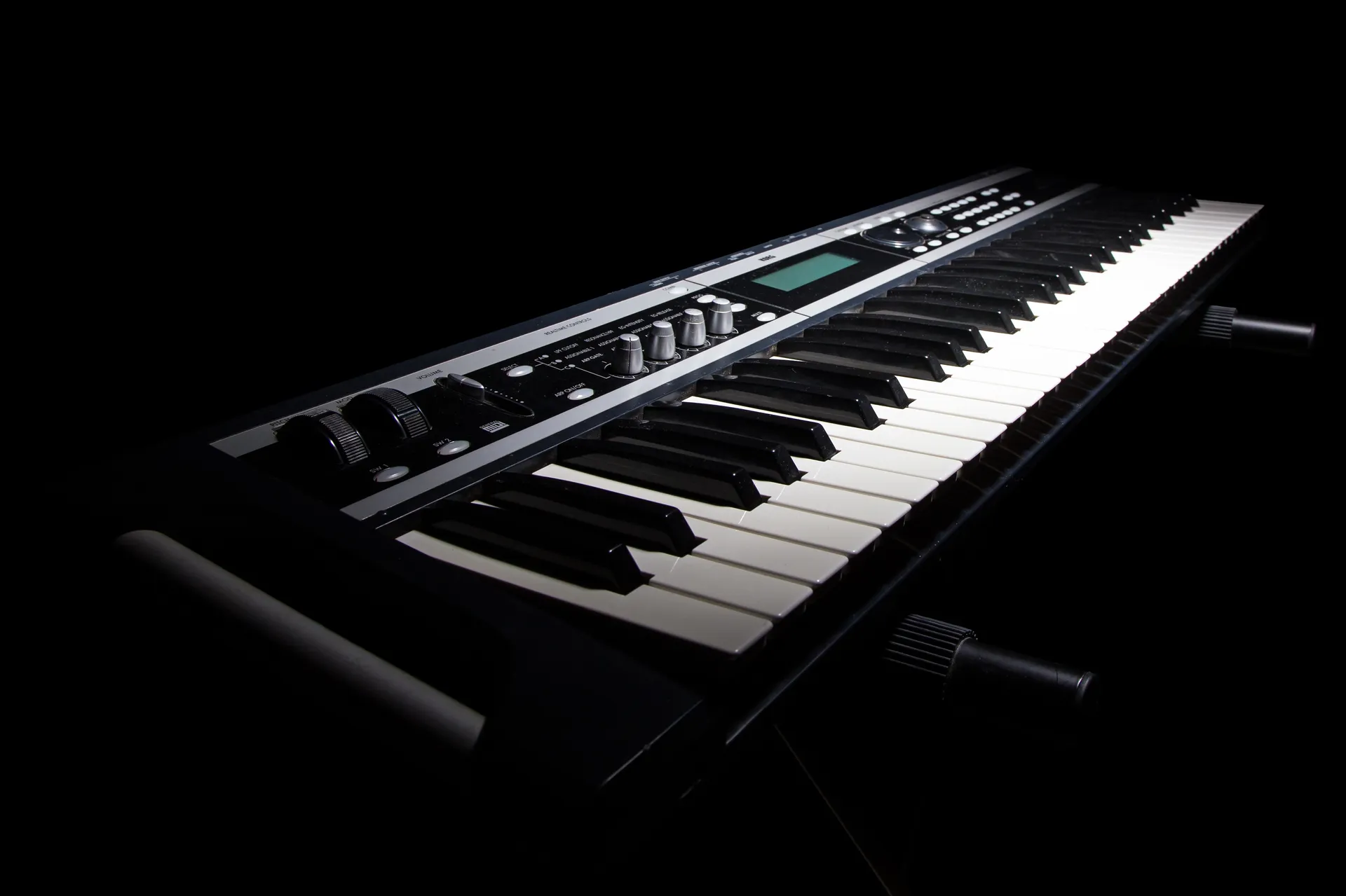 Cours de synthétiseur pour adultes et enfants à Marseille