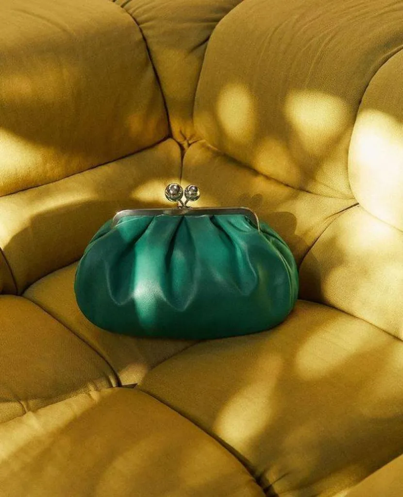 Le sac Pasticcino en raphia, en cuir, en tissu de chez Week-End Max Mara.