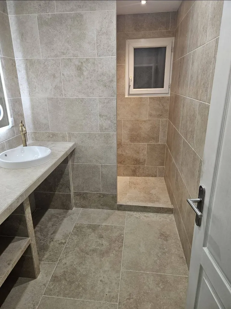 DALLAGES INTERIEURS CARRELAGE EFFET TRAVERTIN / GRES CERAM BEIGE CANTAL SAVOIA AU FORMAT Cantal 60x40x0.8cm + 90x60x0.8 cm 