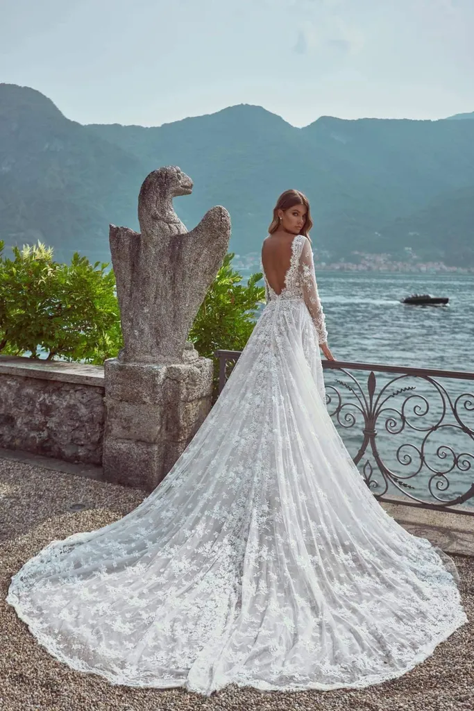 longue traine de mariée boheme dentelle chantilly à Marseille 