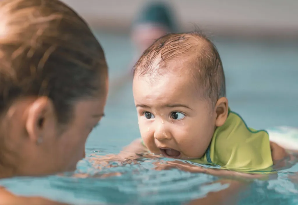 bébés nageurs activité aquatique pour les enfants de 6 mois à trois ans à Mérignac proche de Martignas sur Jalle 