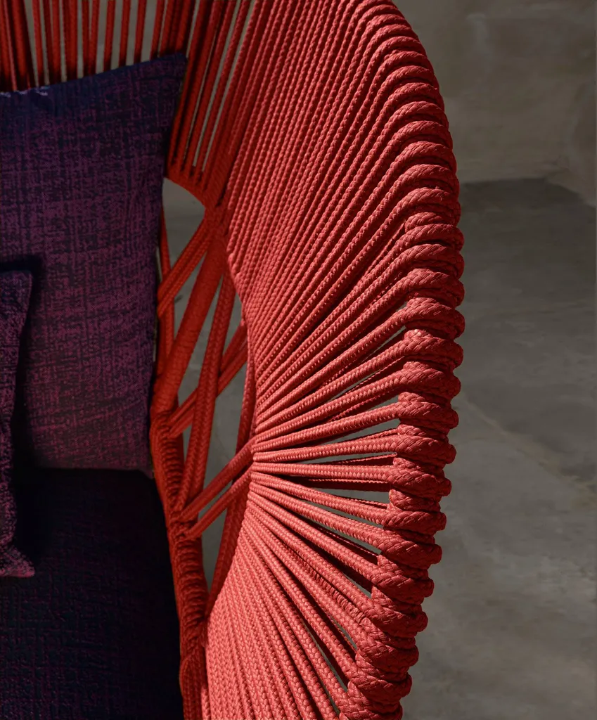 Fauteuil de jardin design confortable rouge 83400 Hyères vers Toulon