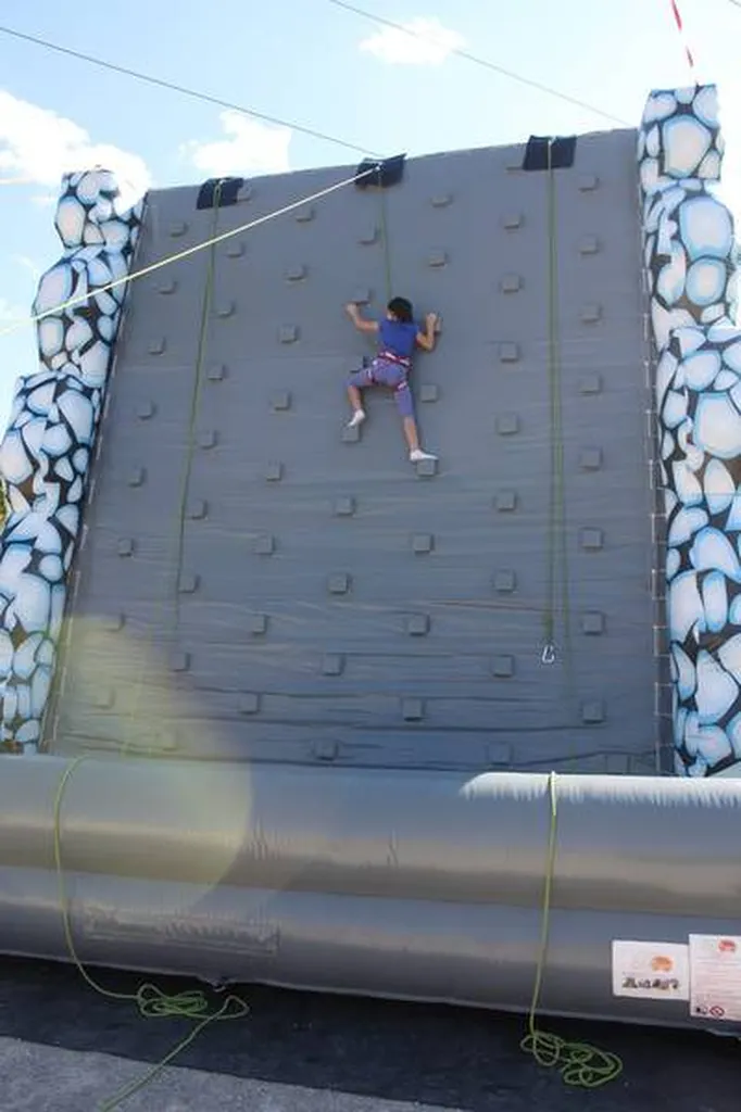 LOCATION MUR D'ESCALAGE GONFLABLE
