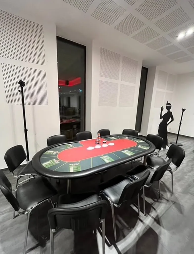 CASINO (Poker, Blackjack, Roulette, Craps)