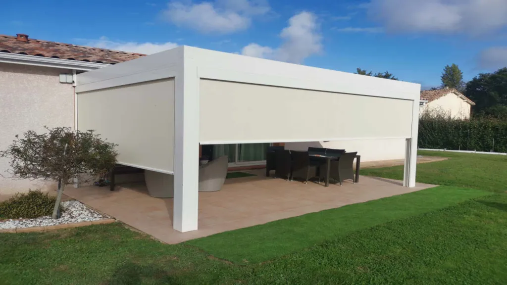 Fourniture et pose d'une Pergola Bioclimatique avec éclairage LED intégré à Fronton