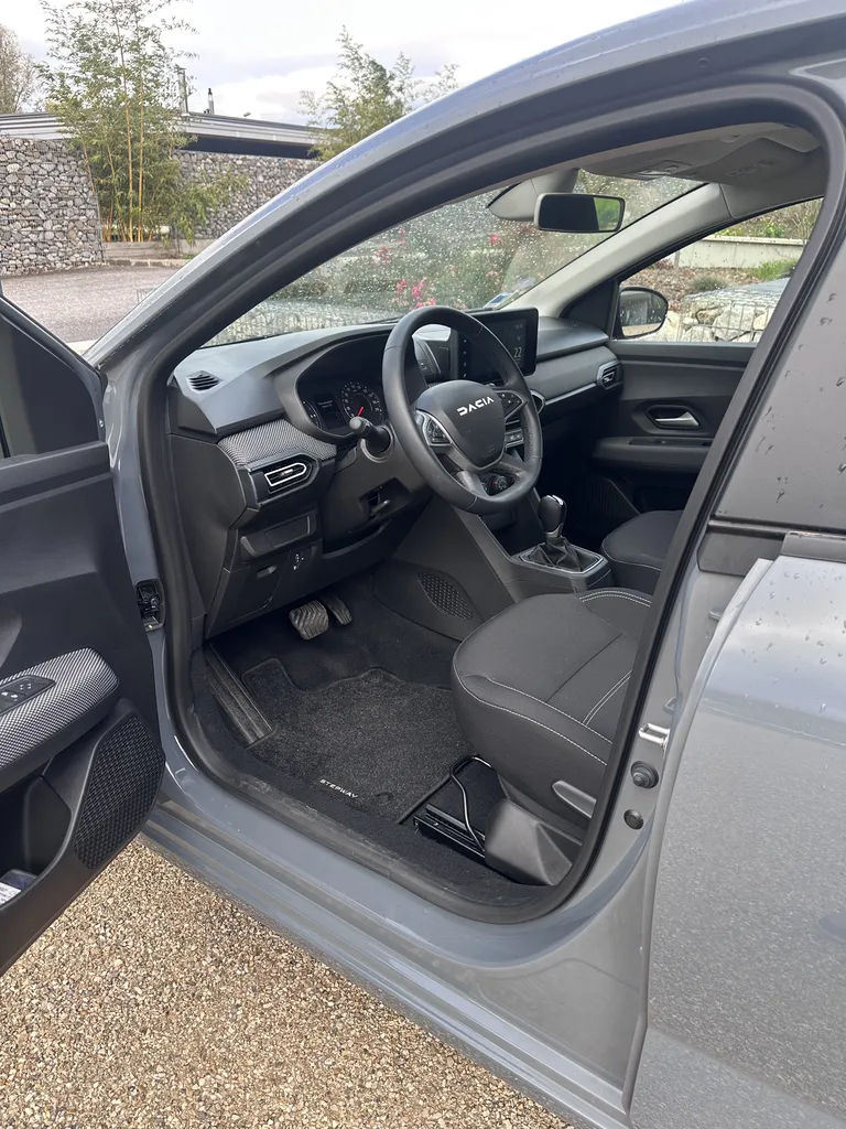 DACIA SANDERO/ BOITE AUTOMATIQUE EDC / AVERTISSEUR ANGLE MORT / CARPLAY / CAMERA DE RECUL