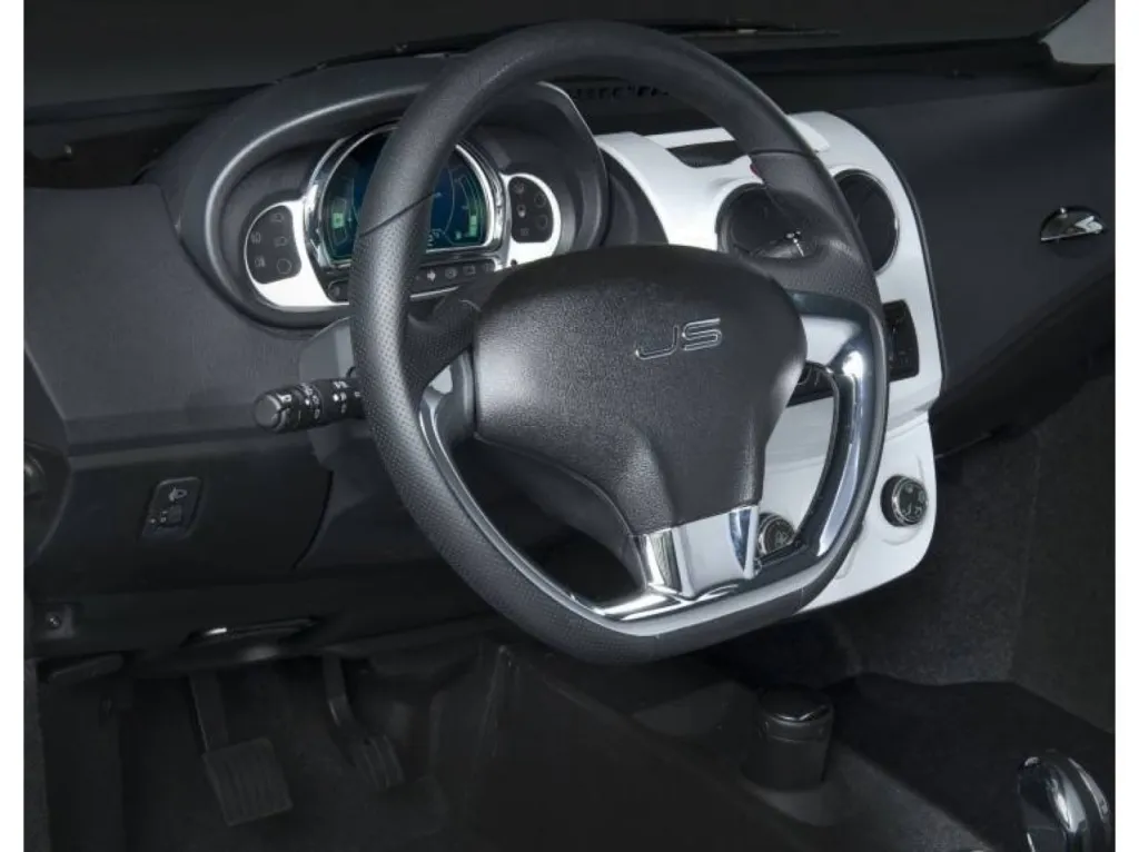 VENTE VOITURE SANS PERMIS LIGIER JS50 CLUB MOTEUR DCI REVOLUTION CLIMATISEE OPTION COLOR LINE PLUS SUR TOULON DANS LE VAR 83