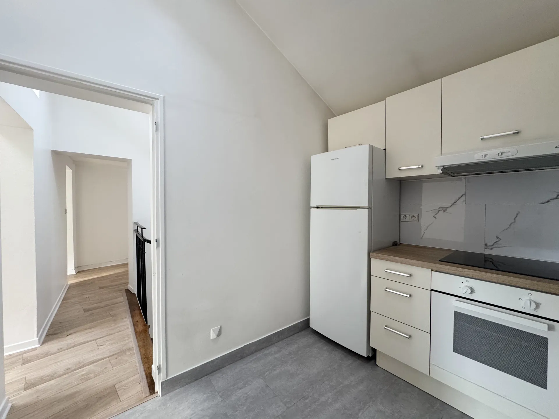 Centre ville, bel appartement 141 M² en duplex 3ème et 4ème étage dans une petite copropriété entretenue bien tenue  à Saint-Germain-en-Laye.