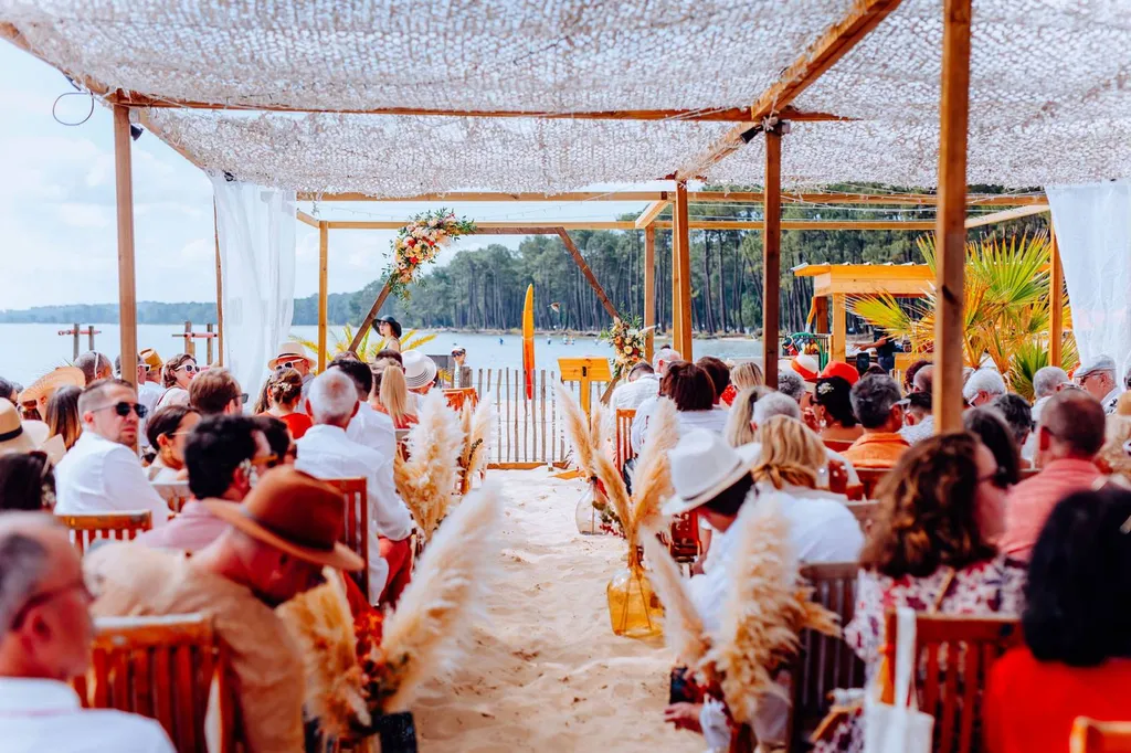 Wedding Planner Bassin d’Arcachon : un mariage d’exception, les pieds dans l'eau, dans un cadre naturel unique sur la plage au bord de la mer - Les Mariages de Mademoiselle L - Crédit photo Adeline Este