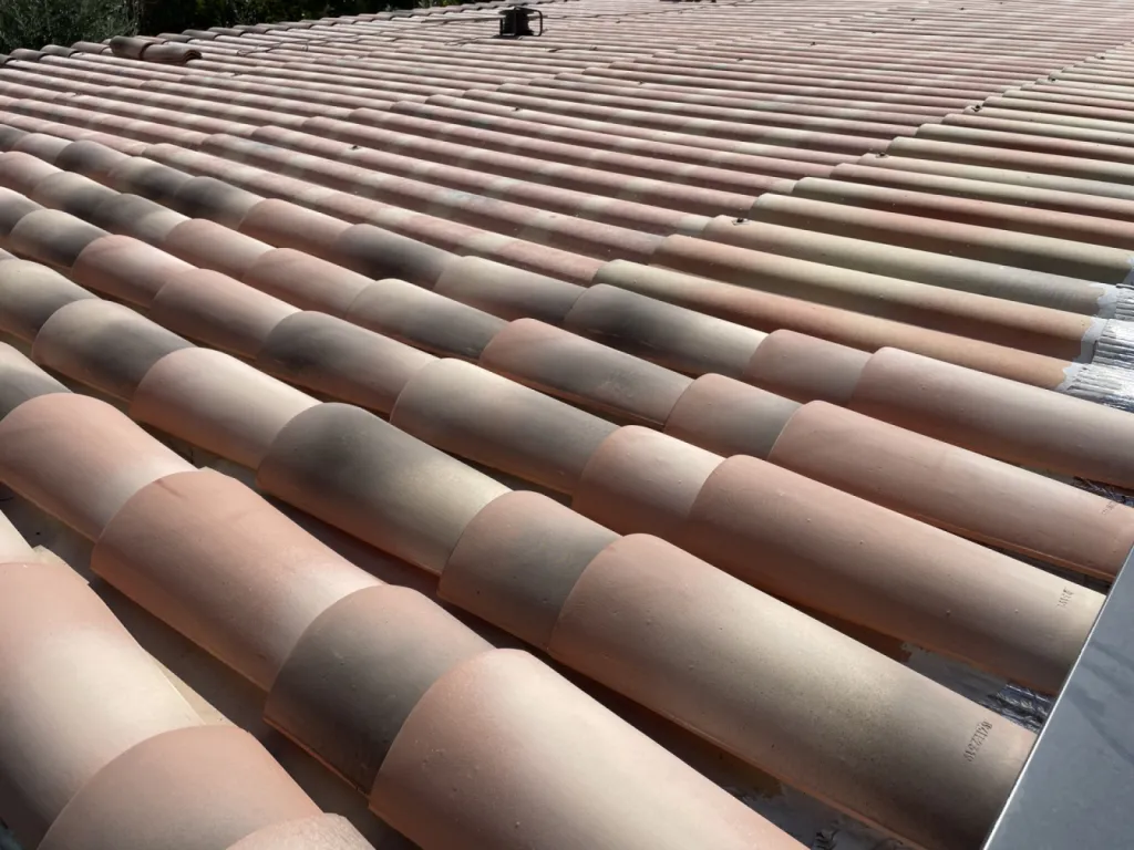 Pose de tuiles Canal Silvacane sur des Plaques sous toiture sur Martigues