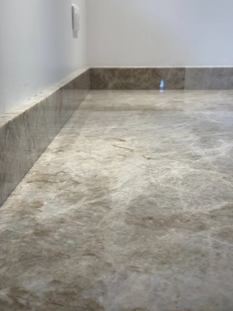 Plans de travail et ilot central en Quartzite Taj Mahal à Saint Etienne du Grès