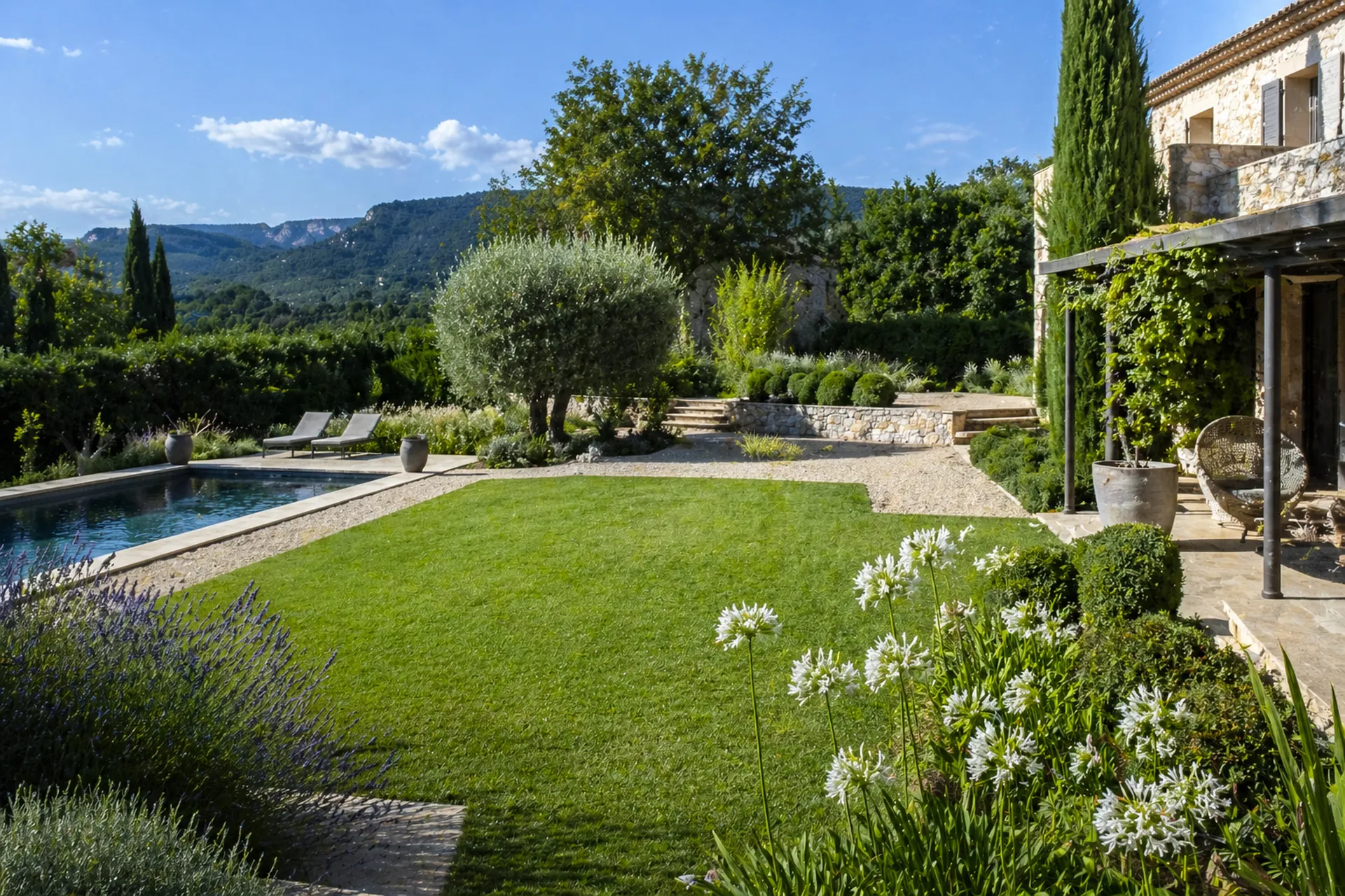 Paysagiste à Avignon expert en création de jardin haut de gamme dans le Vaucluse