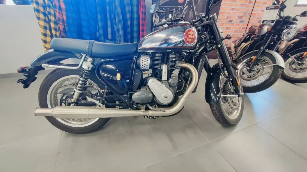 DÉSTOCKAGE Moto Neuve BSA goldstar 650 zero kilomètre déjà immatriculé