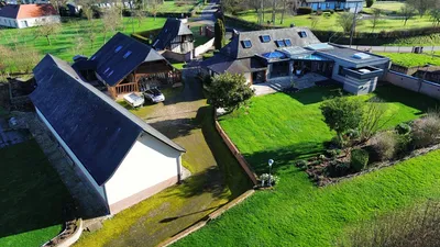 Magnifique Longère normande, entièrement rénovée mêlant le charme d’origine au contemporain.